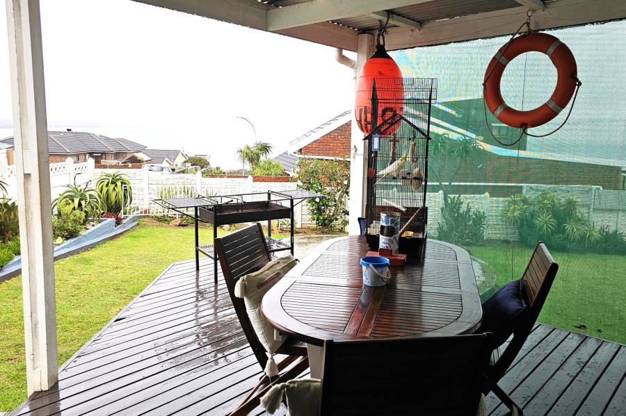 2 Bedroom Property for Sale in Wavecrest Eastern Cape